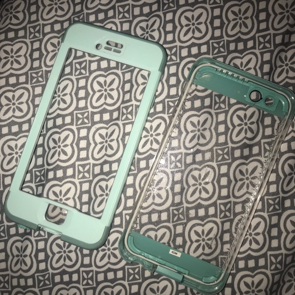 iPhone+ lifeproof nuud case